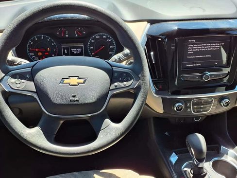 Used 2022 Chevrolet Traverse LS FWD image 12