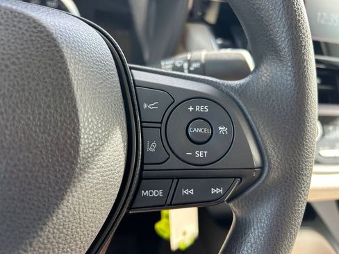 Used 2022 Toyota Corolla LE image 17