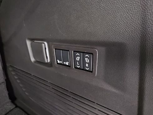 New 2026 GMC Yukon Denali w/ Sun & Power Step Package image 39