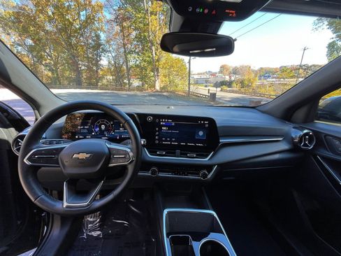 Used 2025 Chevrolet Equinox LT image 28