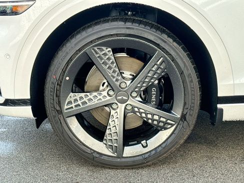 Used 2025 Genesis GV70 3.5T Sport w/ Sport Advanced Package image 17