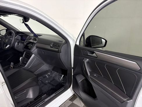Used 2022 Volkswagen Tiguan SE R-Line AWD/4WD image 36