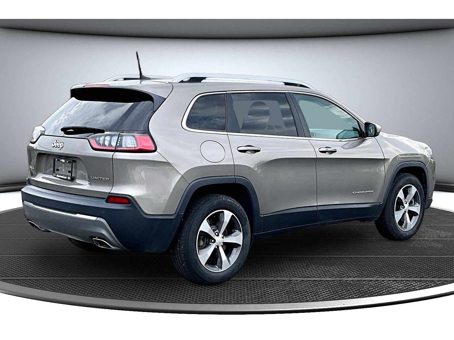 Used 2019 Jeep Cherokee Limited AWD/4WD image 17