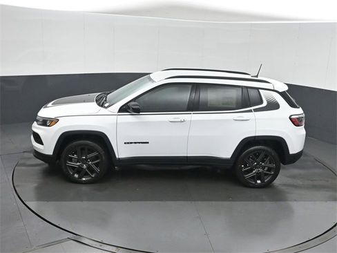 New 2026 Jeep Compass Latitude image 34
