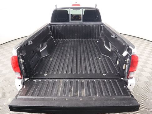 Used 2017 Toyota Tacoma TRD Off-Road image 27