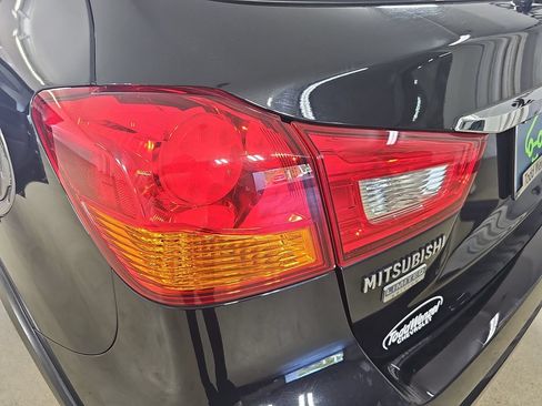 Used 2018 Mitsubishi Outlander Sport LE AWD/4WD image 37