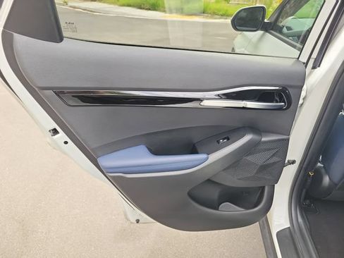 Used 2025 Kia Seltos S FWD image 14