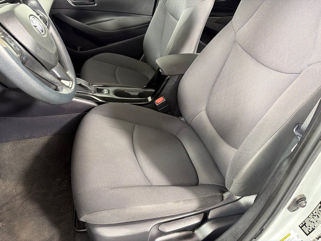 Used 2022 Toyota Corolla LE FWD image 12