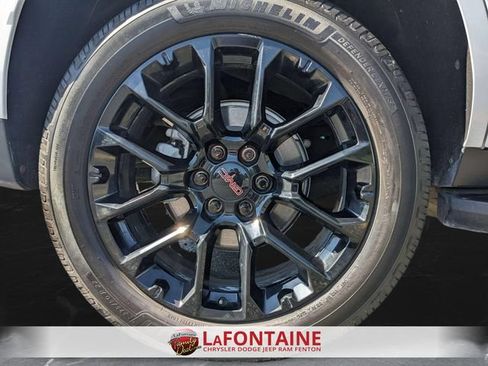 Used 2023 GMC Yukon SLE w/ Gmc Pro Safety Plus Package AWD/4WD image 32