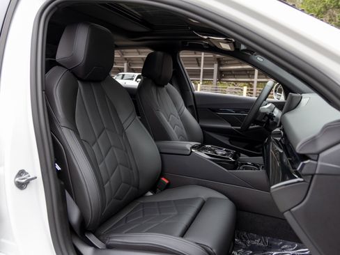 Used 2025 BMW i5 xDrive40 w/ Premium Package image 56