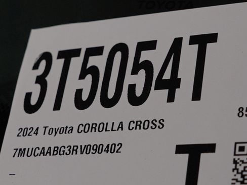 Used 2024 Toyota Corolla Cross LE AWD/4WD image 30