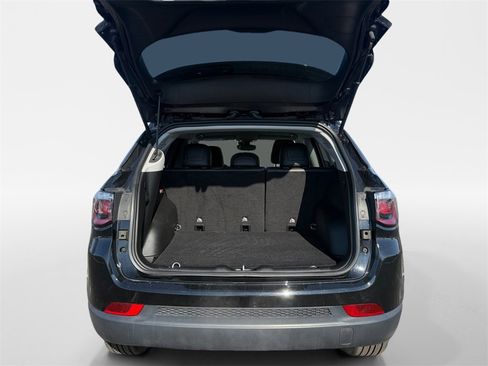 Used 2022 Jeep Compass Latitude image 22