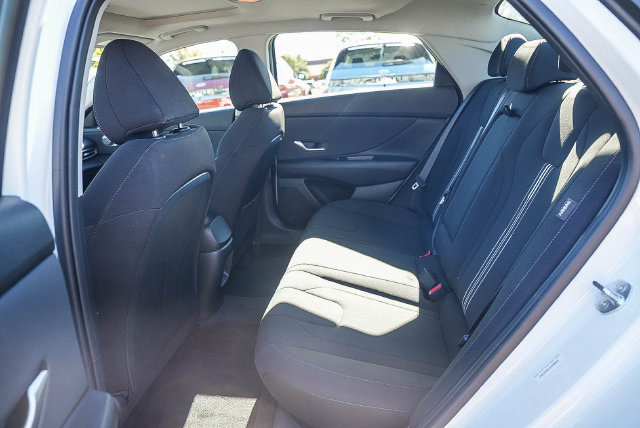 Certified 2025 Hyundai Elantra SEL FWD image 22