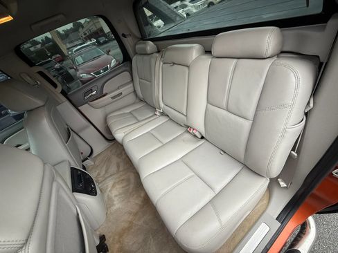 Used 2007 Chevrolet Avalanche LTZ w/ LTZ Preferred Equipment Group RWD image 18