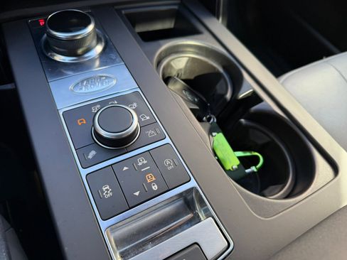 Used 2019 Land Rover Discovery SE image 37