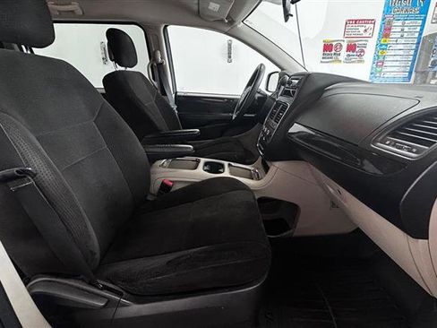 Used 2012 Dodge Grand Caravan SXT image 15