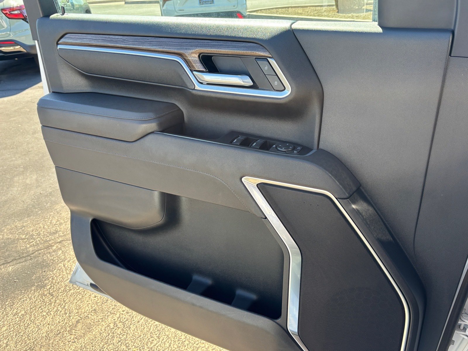 Used 2025 Chevrolet Silverado 2500 LT w/ Convenience Package AWD/4WD image 11