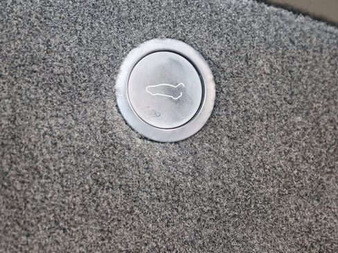 Used 2022 Tesla Model X image 64