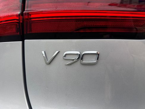 Certified 2025 Volvo V90 B6 Cross Country Plus image 8