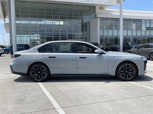 New 2025 BMW i7 xDrive60 image 5