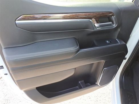 Used 2024 GMC Sierra 1500 SLE image 10