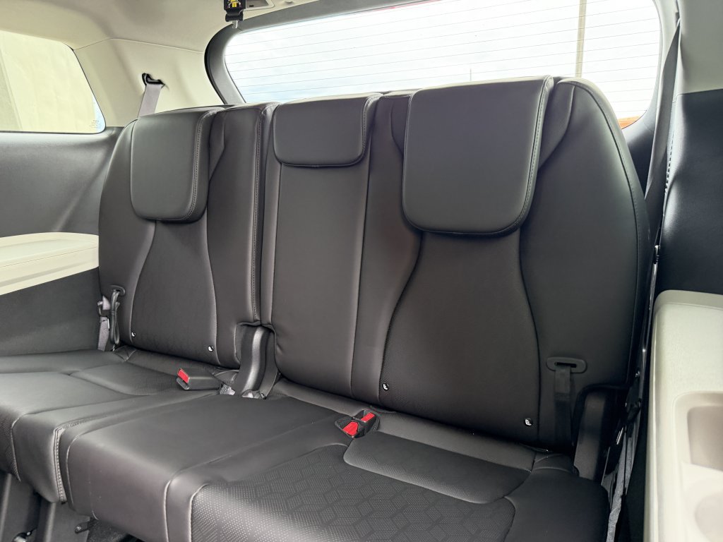 Used 2024 Kia Carnival LX FWD image 38