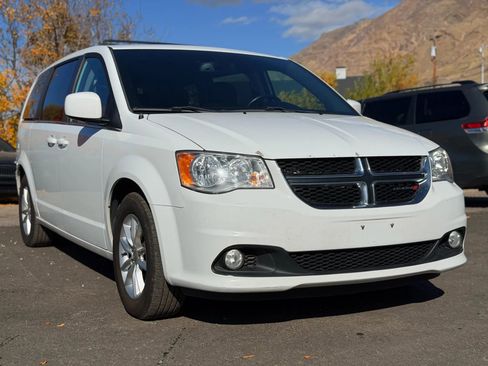 Used 2018 Dodge Grand Caravan SXT image 1