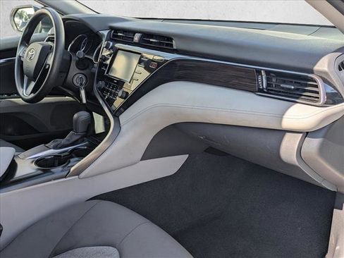 Used 2020 Toyota Camry LE w/ Carpet Mat Package image 20