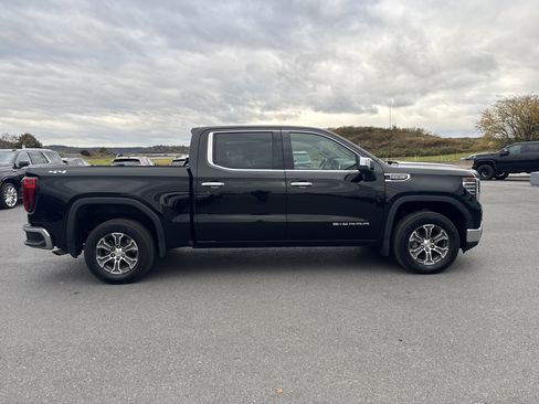 Used 2024 GMC Sierra 1500 SLT image 2