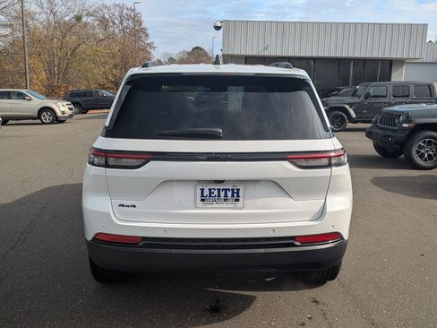 Used 2025 Jeep Grand Cherokee Altitude image 6