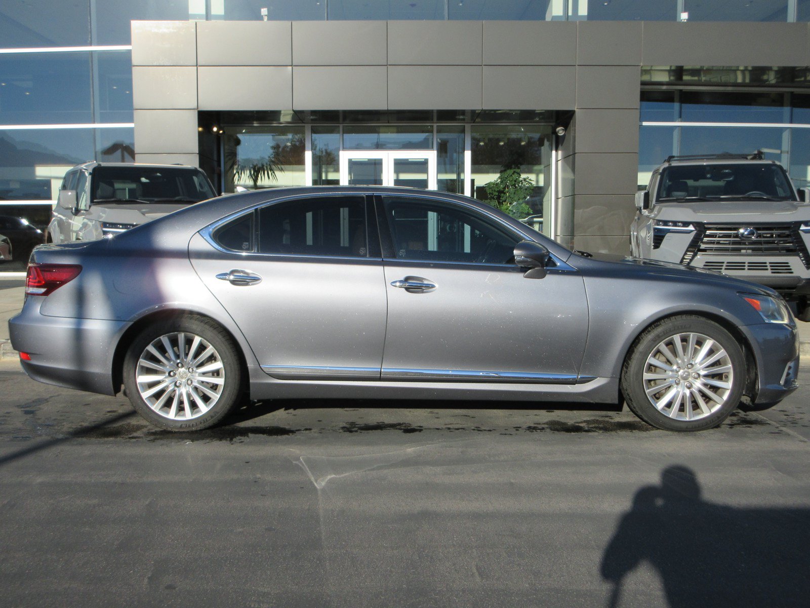 Used 2013 Lexus LS 460 AWD w/ Comfort Pkg image 12