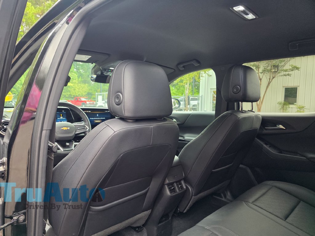 Used 2026 Chevrolet Equinox LT w/ Convenience Package II FWD image 17