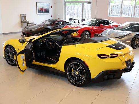 Certified 2025 Ferrari Roma Spider RWD image 77