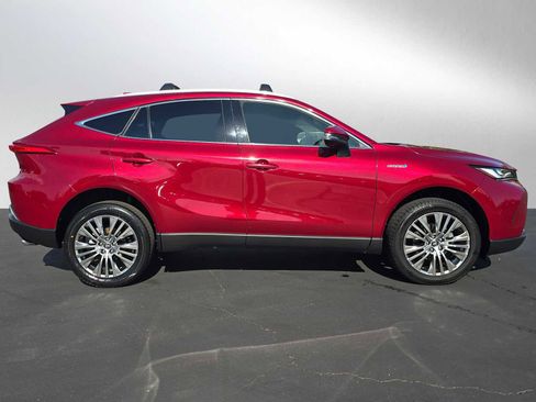 Used 2021 Toyota Venza XLE image 2