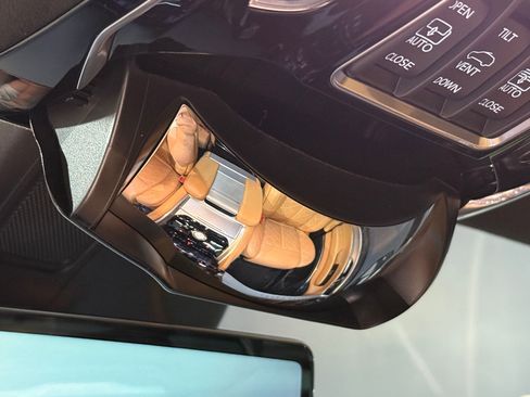 Used 2022 Jeep Grand Wagoneer Series III w/ Rear Seat Video Group 1 image 18