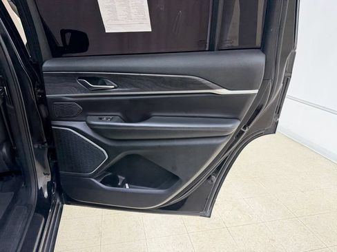 Used 2021 Jeep Grand Cherokee L Limited AWD/4WD image 13