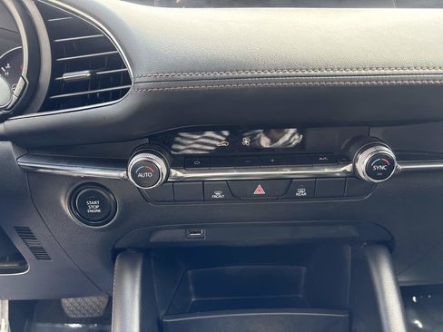 Used 2019 MAZDA MAZDA3 Hatchback FWD image 24