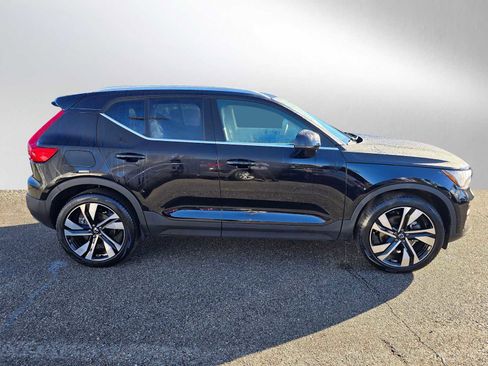 Used 2025 Volvo XC40 B5 Plus w/ Climate Package AWD/4WD image 3