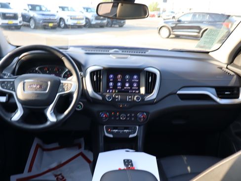 Used 2022 GMC Terrain SLT w/ Infotainment Package II AWD/4WD image 10