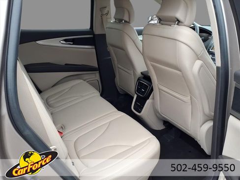 Used 2019 Lincoln Nautilus FWD image 11