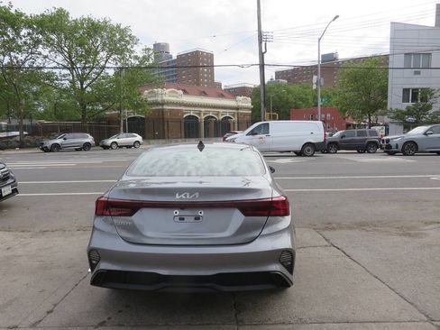 Used 2023 Kia Forte LXS w/ LXS Technology Package FWD image 8