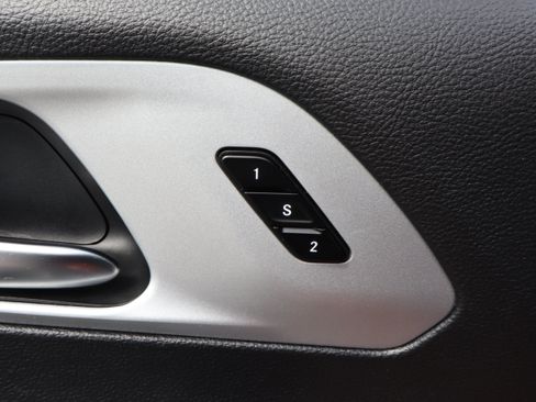 Used 2025 Chrysler Pacifica Limited FWD image 15