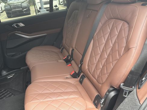 Used 2024 BMW X7 xDrive40i w/ M Sport Package AWD/4WD image 26