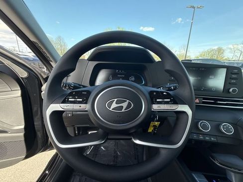 New 2026 Hyundai Elantra SE FWD image 14