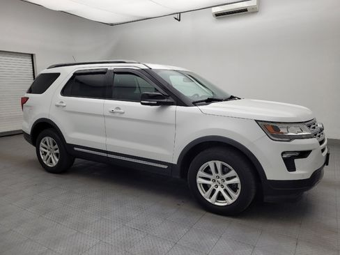Used 2018 Ford Explorer XLT w/ Equipment Group 202A AWD/4WD image 11