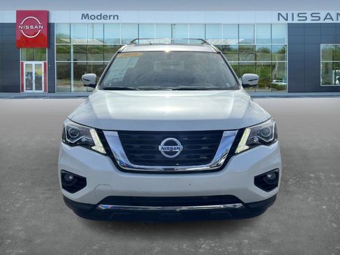 Used 2018 Nissan Pathfinder Platinum image 2