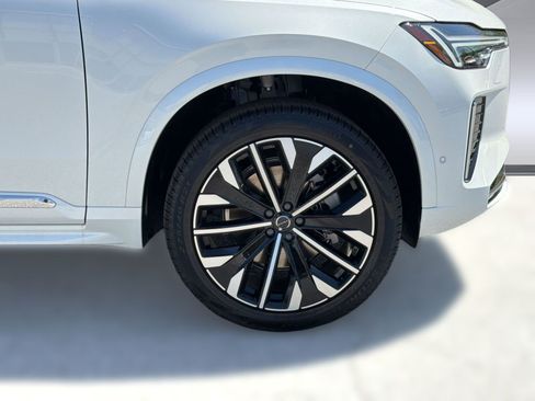 New 2026 Volvo XC90 B6 Plus w/ Protection Package Premier AWD/4WD image 11