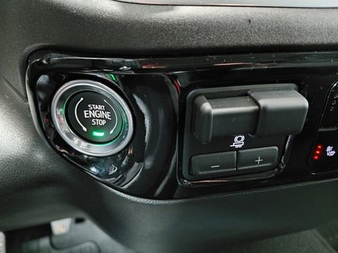 Used 2025 Chevrolet Silverado 2500 LT w/ Convenience Package image 36