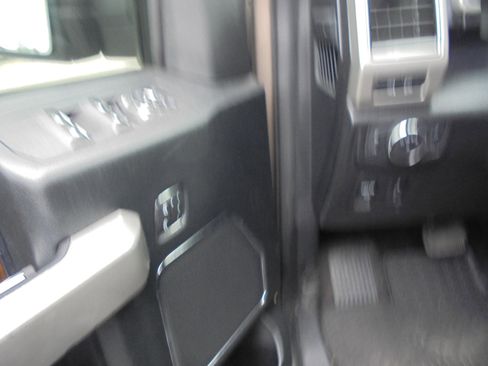 Used 2019 Ford F150 Lariat image 13