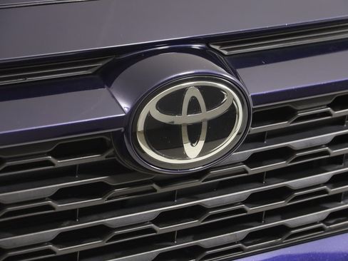 Used 2021 Toyota RAV4 XLE image 13